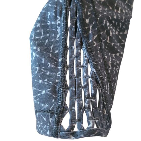 Lululemon True Self Crop II Samba Snake Battleship Black Leggings,  Yoga Pilates - Picture 13 of 16